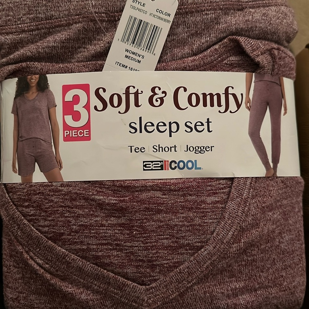NWT 3 Piece pajama Sleep Set Tee Short Jogger women’s Soft Comfy Victorian Berry